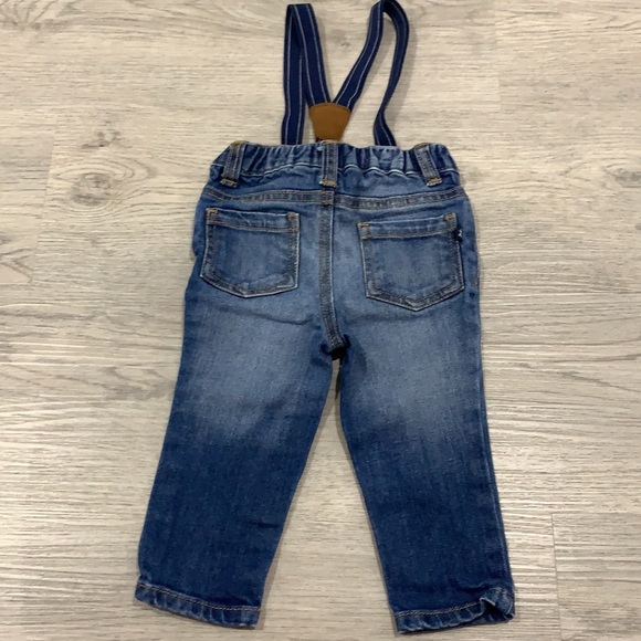 OshKosh B’Gosh Baby Jeans with Suspenders - Picture 4 of 5